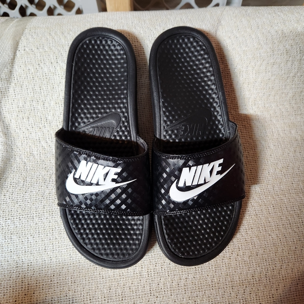 Black Nike sandals